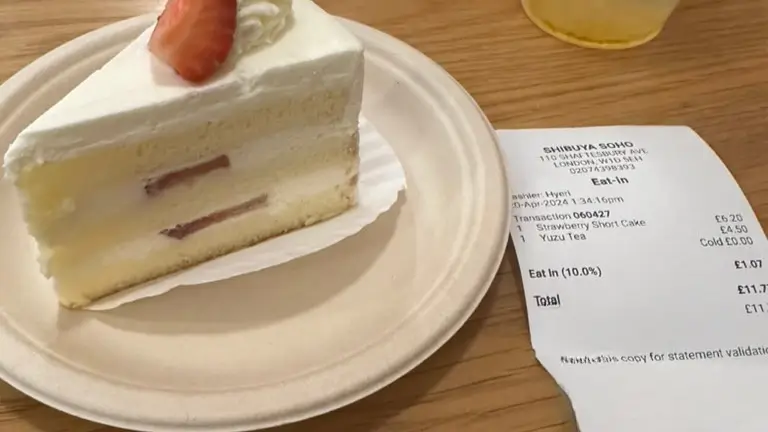 shibuya soho+で提供されていた苺のショートケーキとレシート
